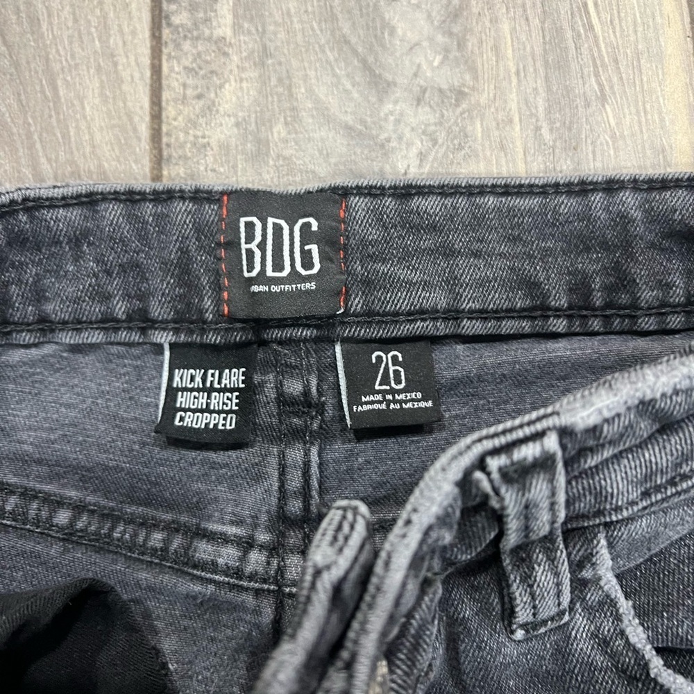 BDG Women's Dark Gray Black Kick Flare High Rise Cropped Jeans Size 26 Stylish - Picture 2 of 4